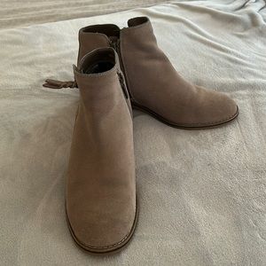 Blonde Tan Suede Booties - 9.5m
